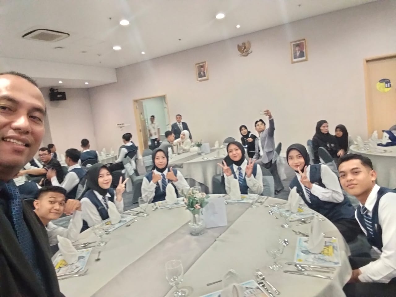 table manner yello ghi